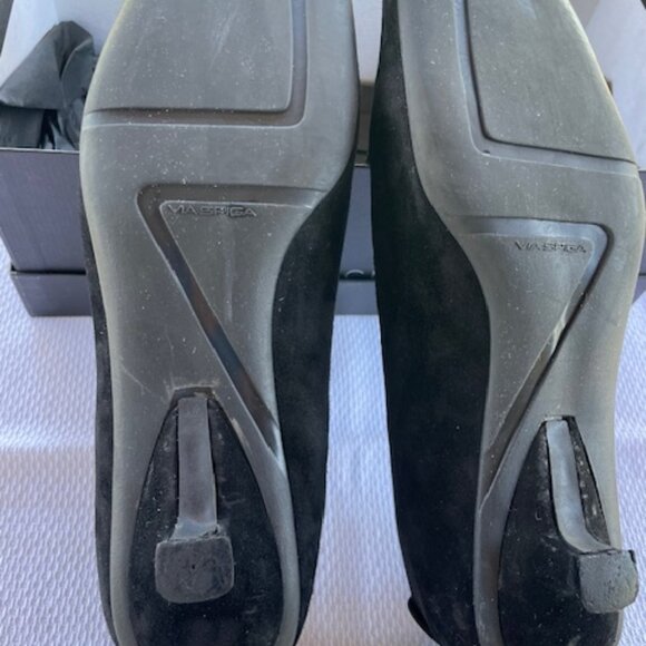 Via Spiga Black Suede& Leather Pumps - Size 8.5 - Picture 4 of 5